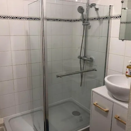 Près De La - 4 Pers, Piscine Ouverte, Parking, Animaux Acceptés - Fr-1-706-12