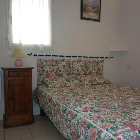 Près De La - 4 Pers, Piscine Ouverte, Parking, Animaux Acceptés - Fr-1-706-12